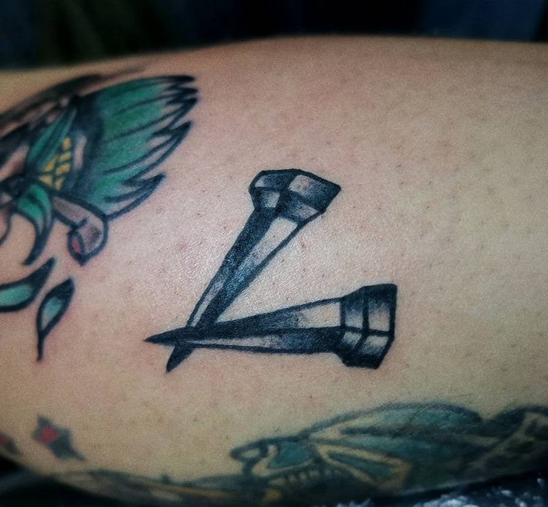 钉子纹身图片_Old School纹身图案