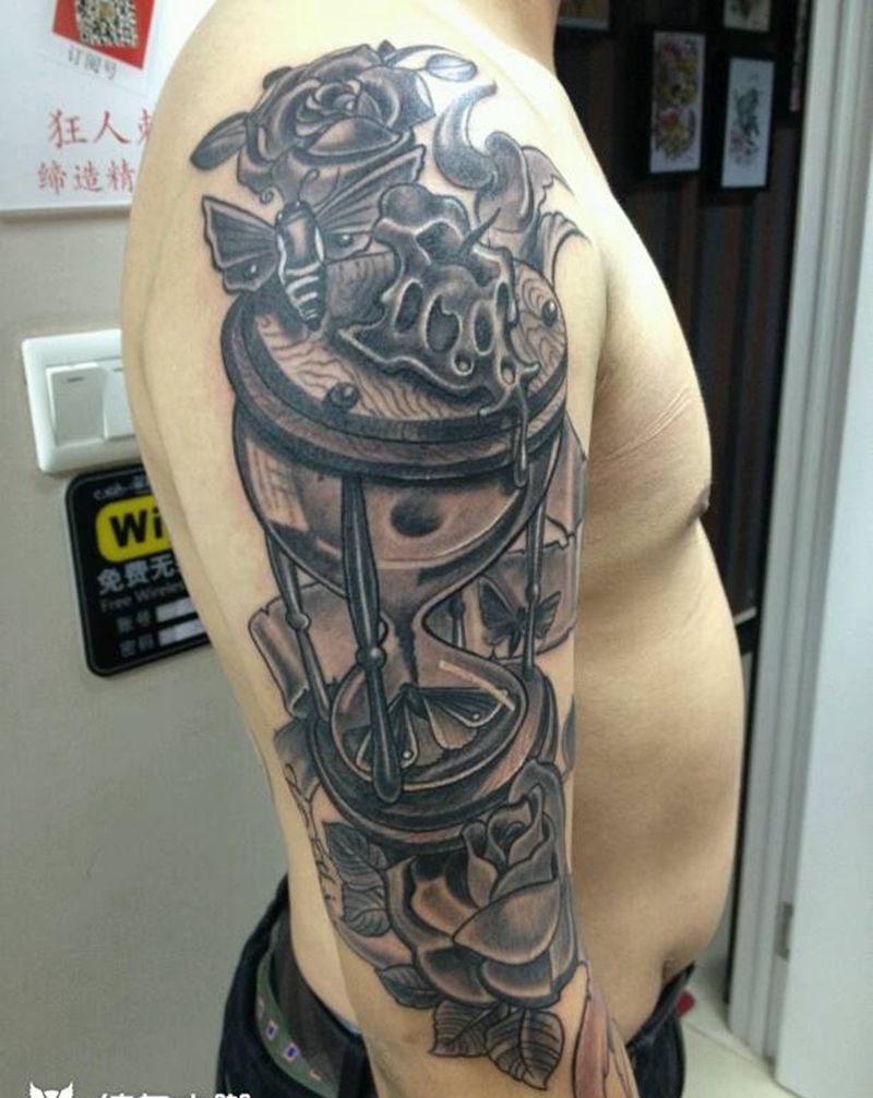 沙漏纹身图片_手臂欧美原创狂人刺青成品纹身图案