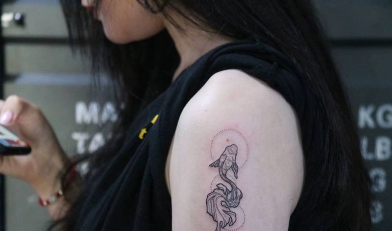 鱼纹身图片_手臂小清新纹身图案