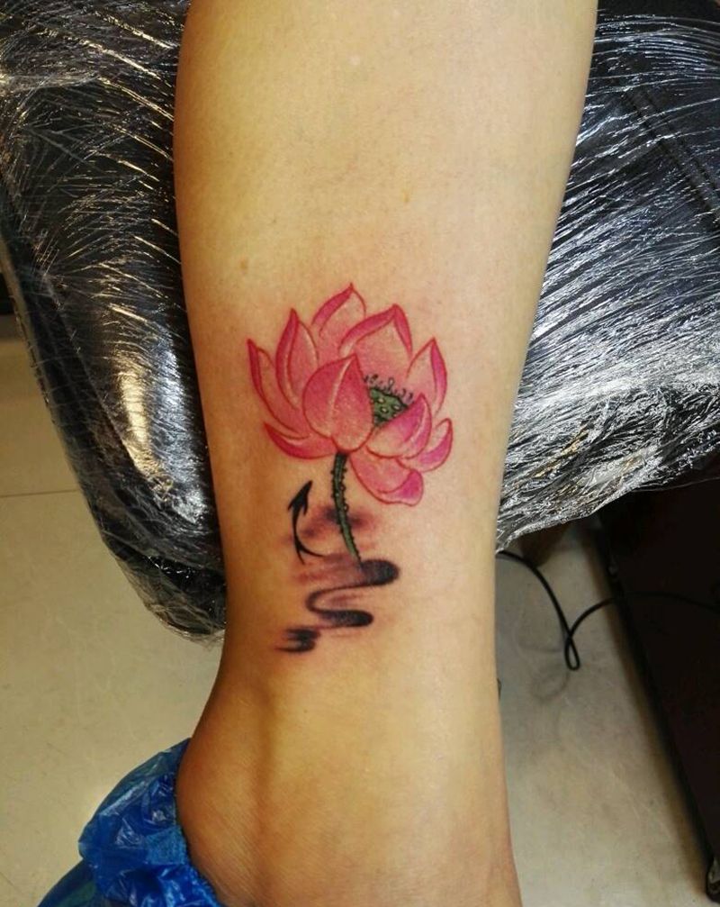 荷花纹身图片_腿部清新植物原创成品纹身图案