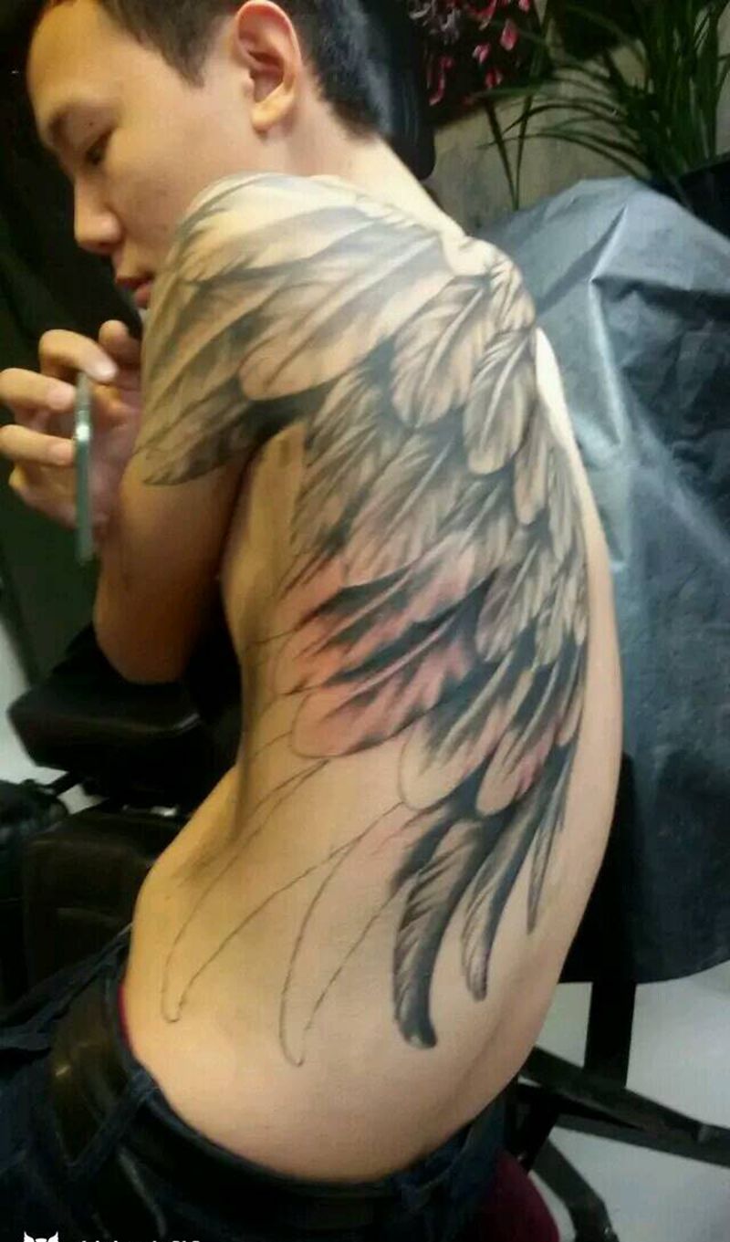 大翅膀纹身图片