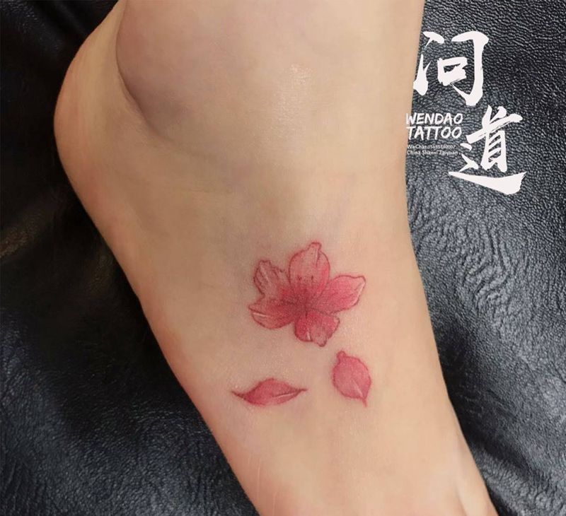 樱花纹身图片_脚部花小清新纹身图案