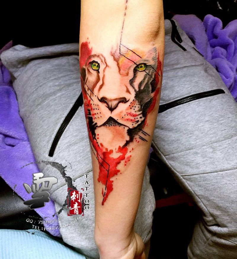 水彩狮子纹身图片