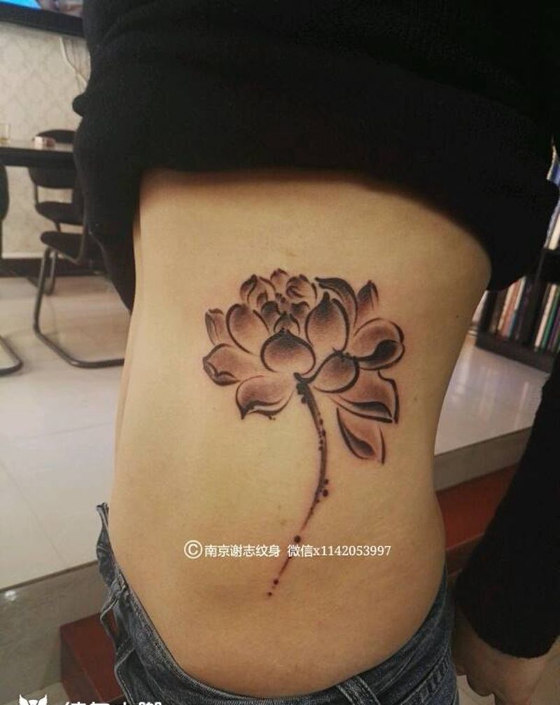 水墨荷花纹身图片