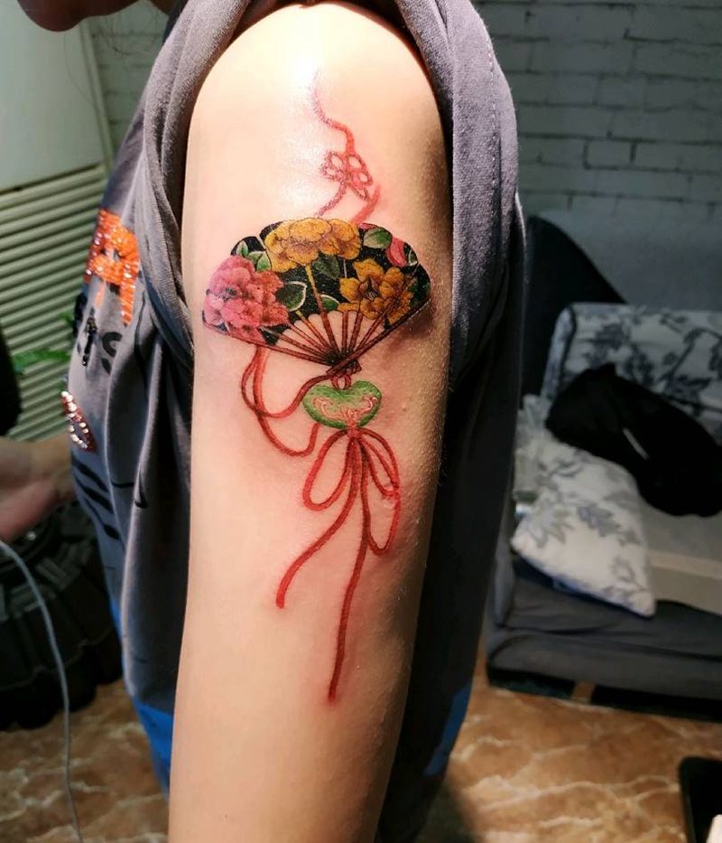 扇子纹身图片_手臂水彩纹身图案