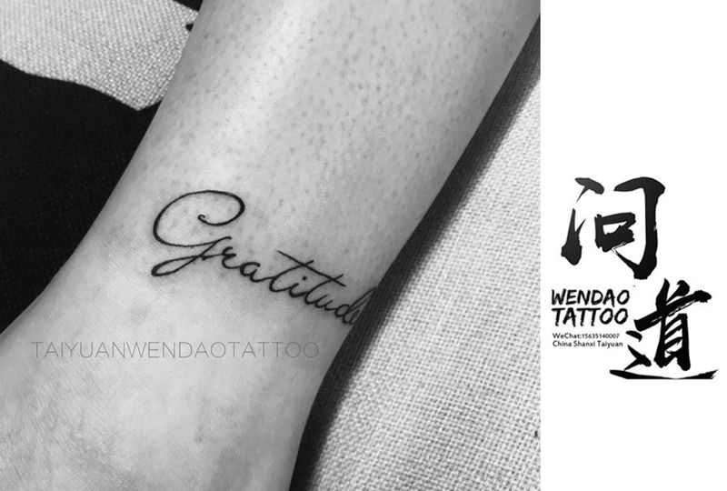 感恩纹身图片_成品腿部清新传统写实贴纸几何字符情侣纹身图案