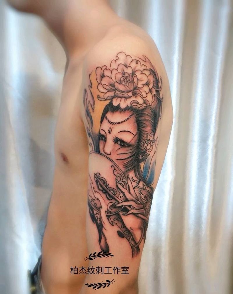 又是一个大臂艺伎纹身图片