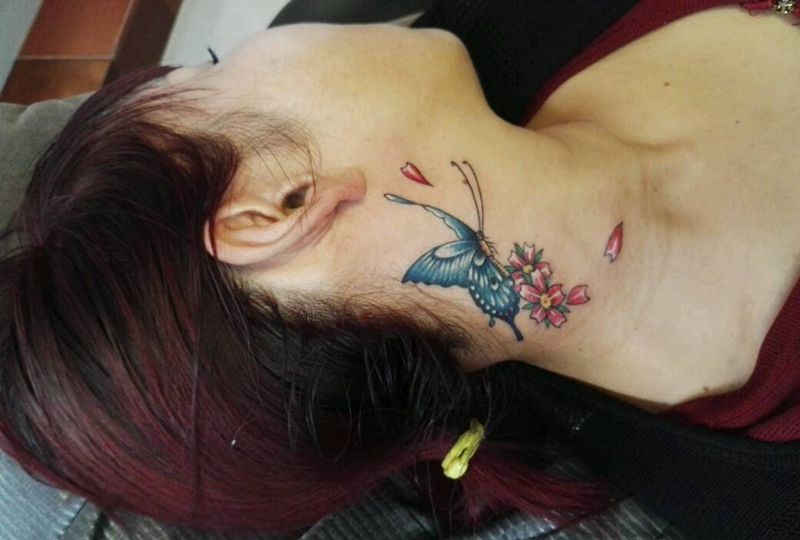 疤痕遮盖纹身图片_颈部清新植物原创成品纹身图案