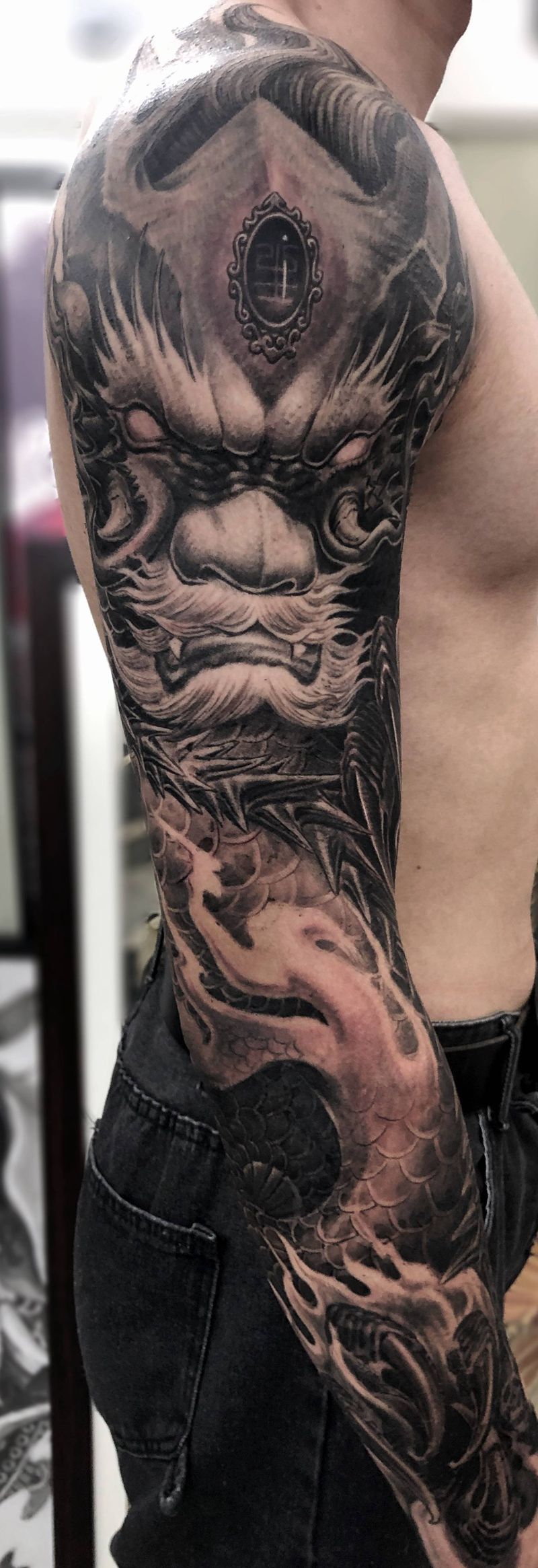 《囚龙-解脱》纹身图片_手臂新传统龙花臂纹身图案