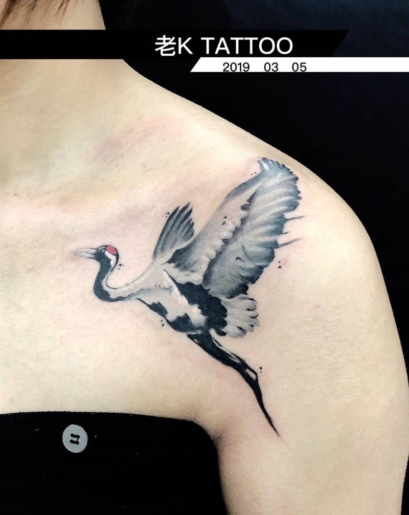 水墨仙鹤纹身图片_肩部水墨纹身图案
