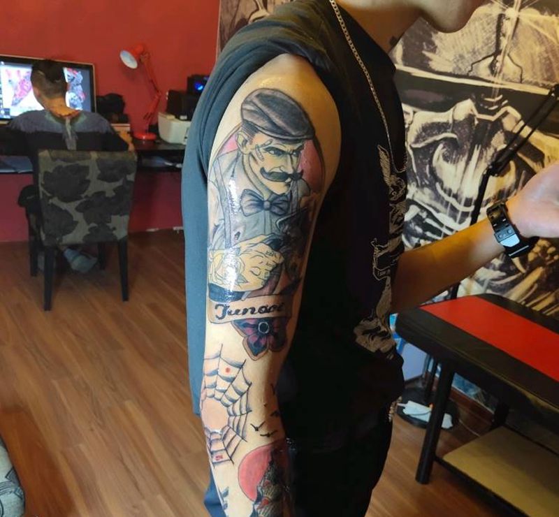 花臂拼接纹身图片_手臂花体字New School人物·帆船纹身图案