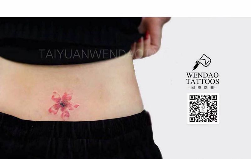 花纹身图片_腰部小清新纹身图案