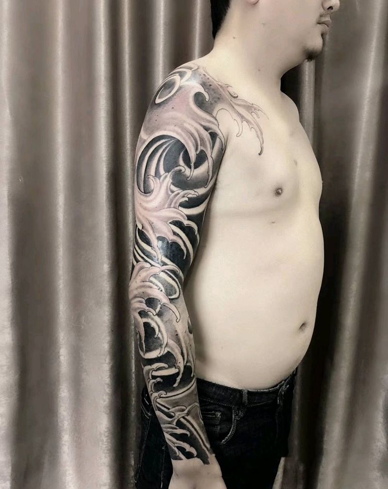 浪臂纹身图片