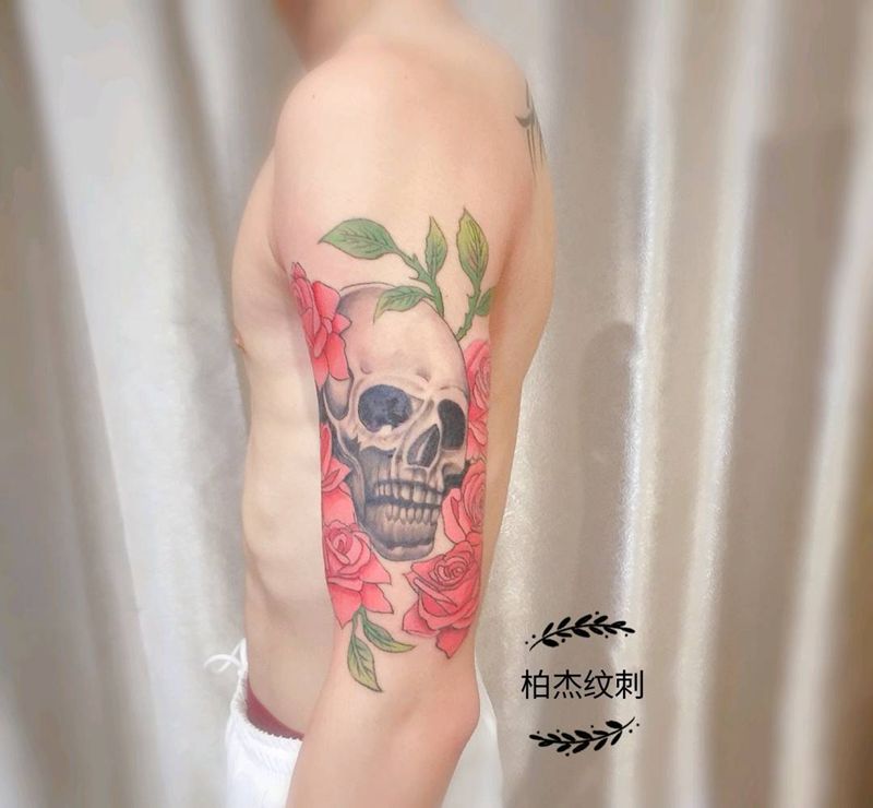 骷髅结痂中纹身图片