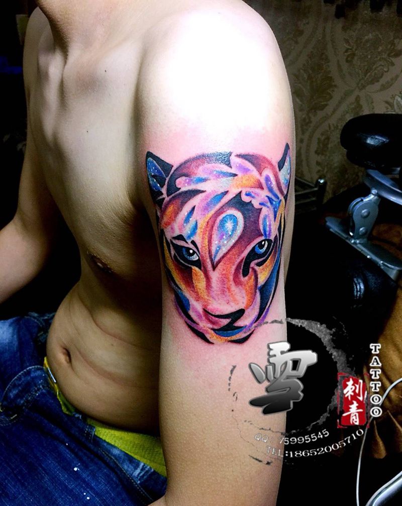 七彩虎纹身图片