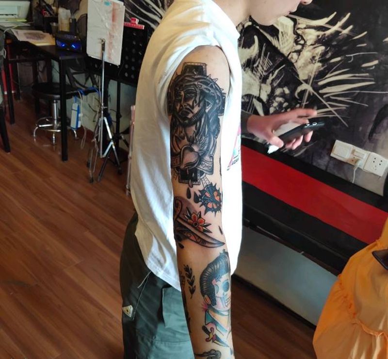 拼接花臂纹身图片_手臂Old School纹身图案