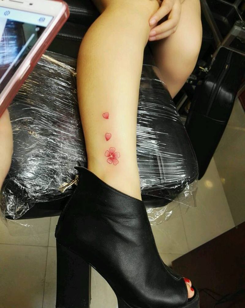 樱花纹身图片_腿部清新植物原创成品纹身图案