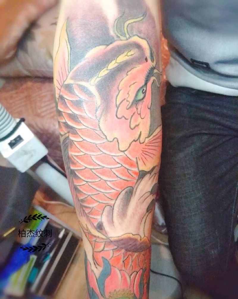 小臂锦鲤纹身图片