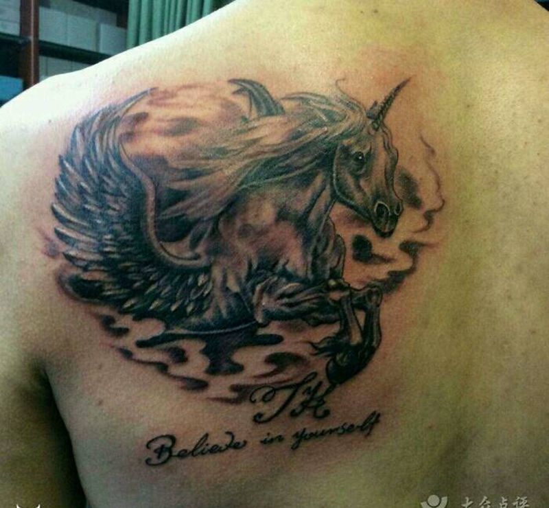 独角兽纹身图片_背部清新动物原创成品纹身图案
