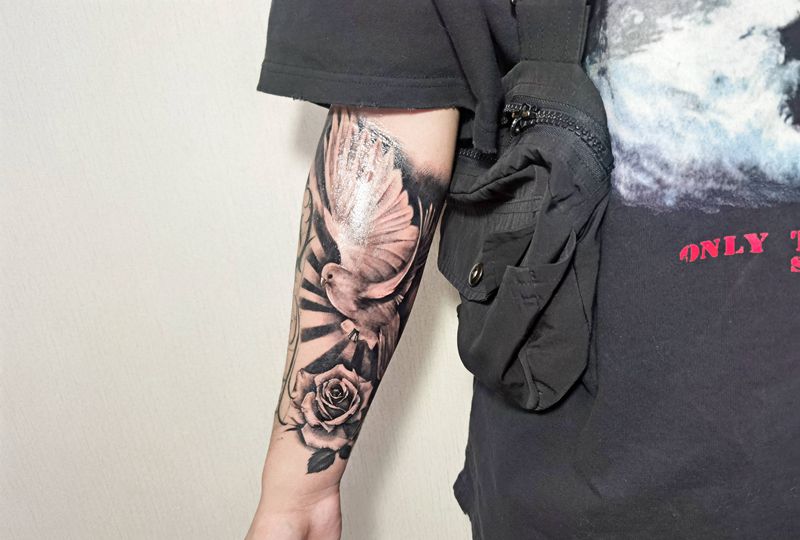 欧美写实包小臂纹身图片_欧美写实纹身图案