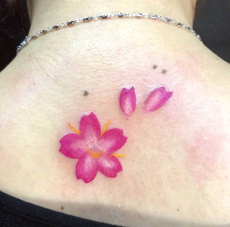 樱花纹身图片_成品背部传统国画植物纹身图案