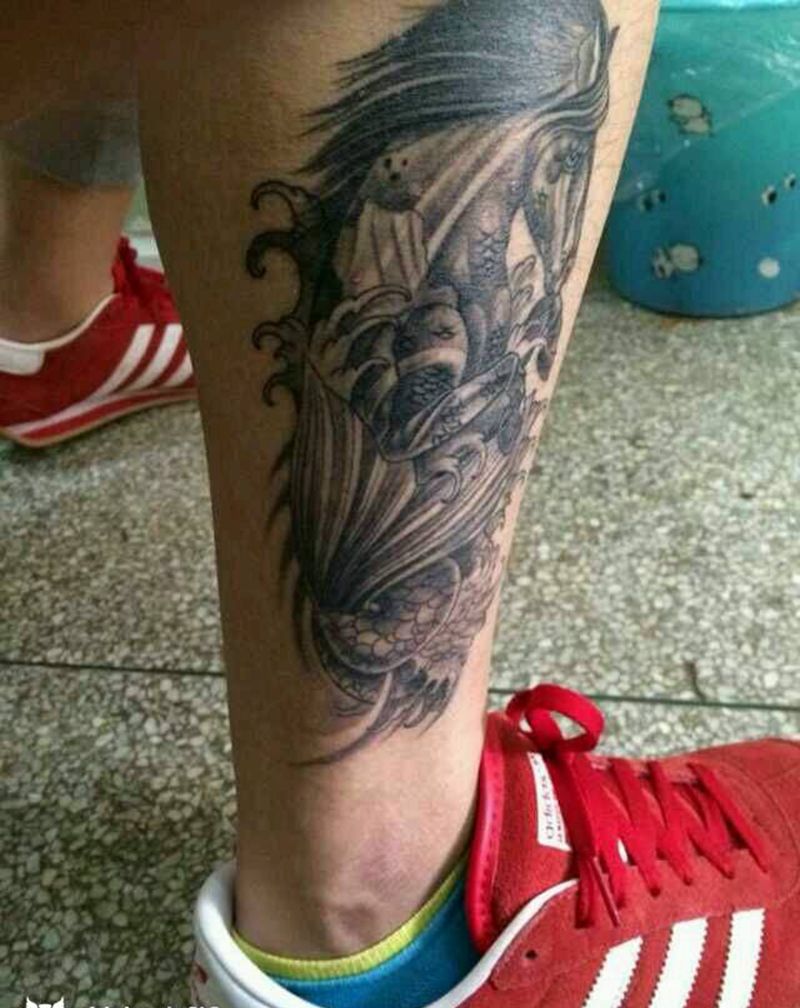 马头鱼尾兽纹身图片_腿部欧美动物狂人刺青成品纹身图案