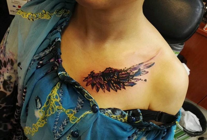 水墨翅膀纹身图片_胸部清新动物原创成品纹身图案