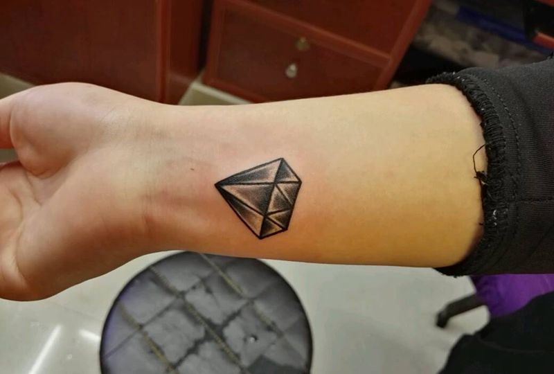 钻石纹身图片_手臂清新几何原创成品纹身图案