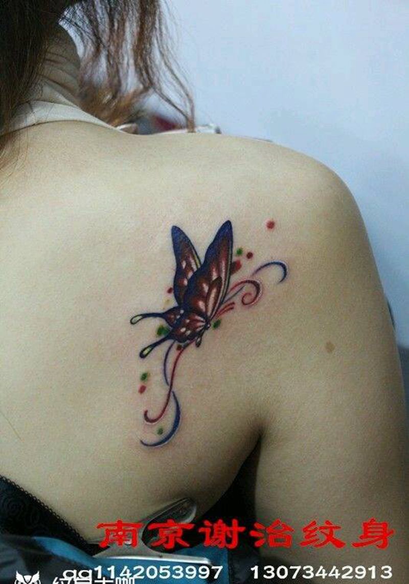 蝴蝶纹身图片_背部清新动物成品纹身图案