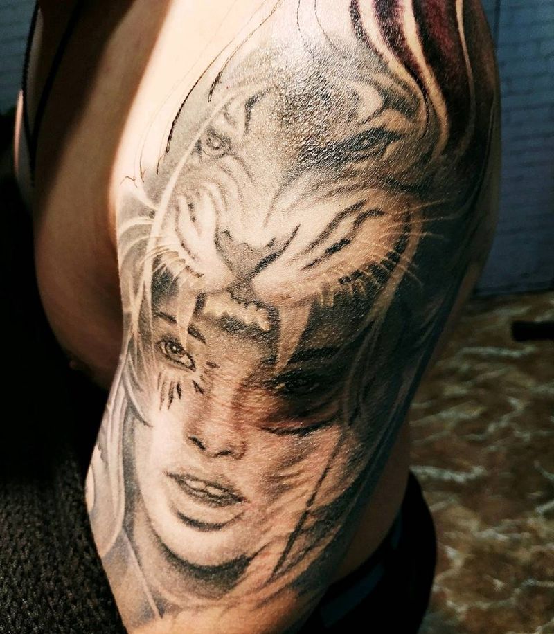 花臂一侧纹身图片_欧美写实纹身图案