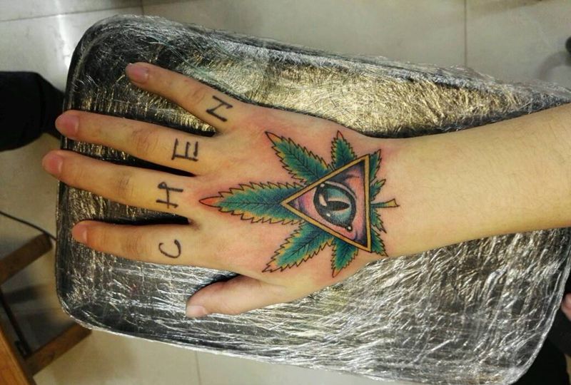 大麻叶纹身图片_手部清新植物成品纹身图案