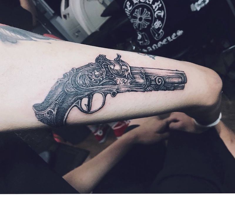 手枪纹身图片