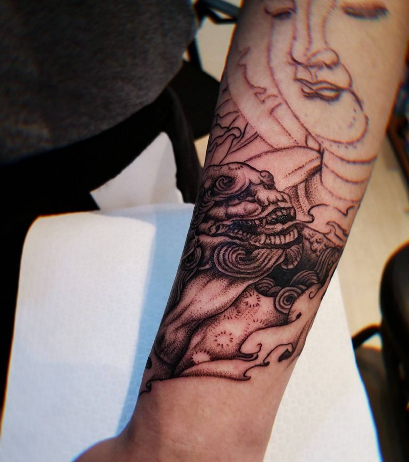 花臂拼接纹身图片_点刺新传统菩萨唐狮纹身图案