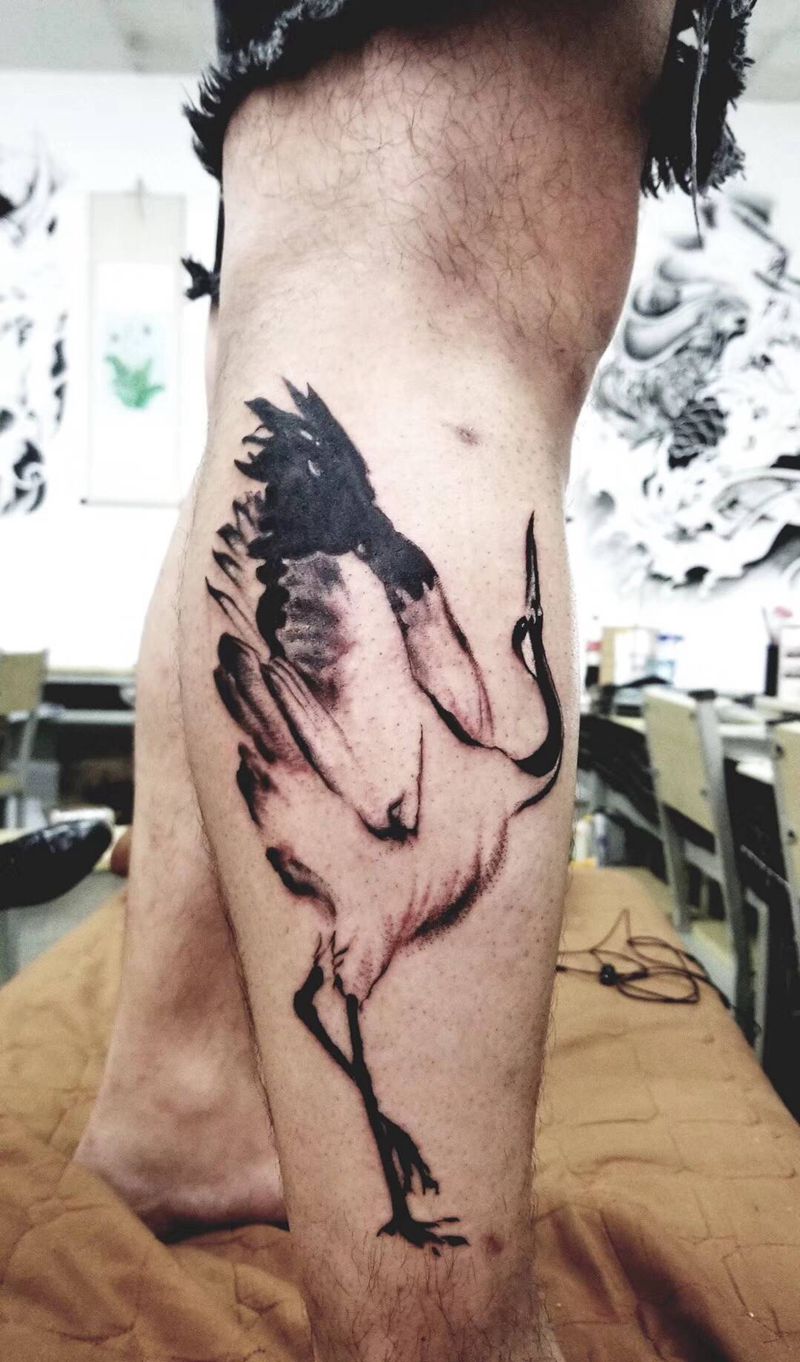 水墨仙鹤纹身图片_腿部手部水墨鹤仙鹤纹身图案