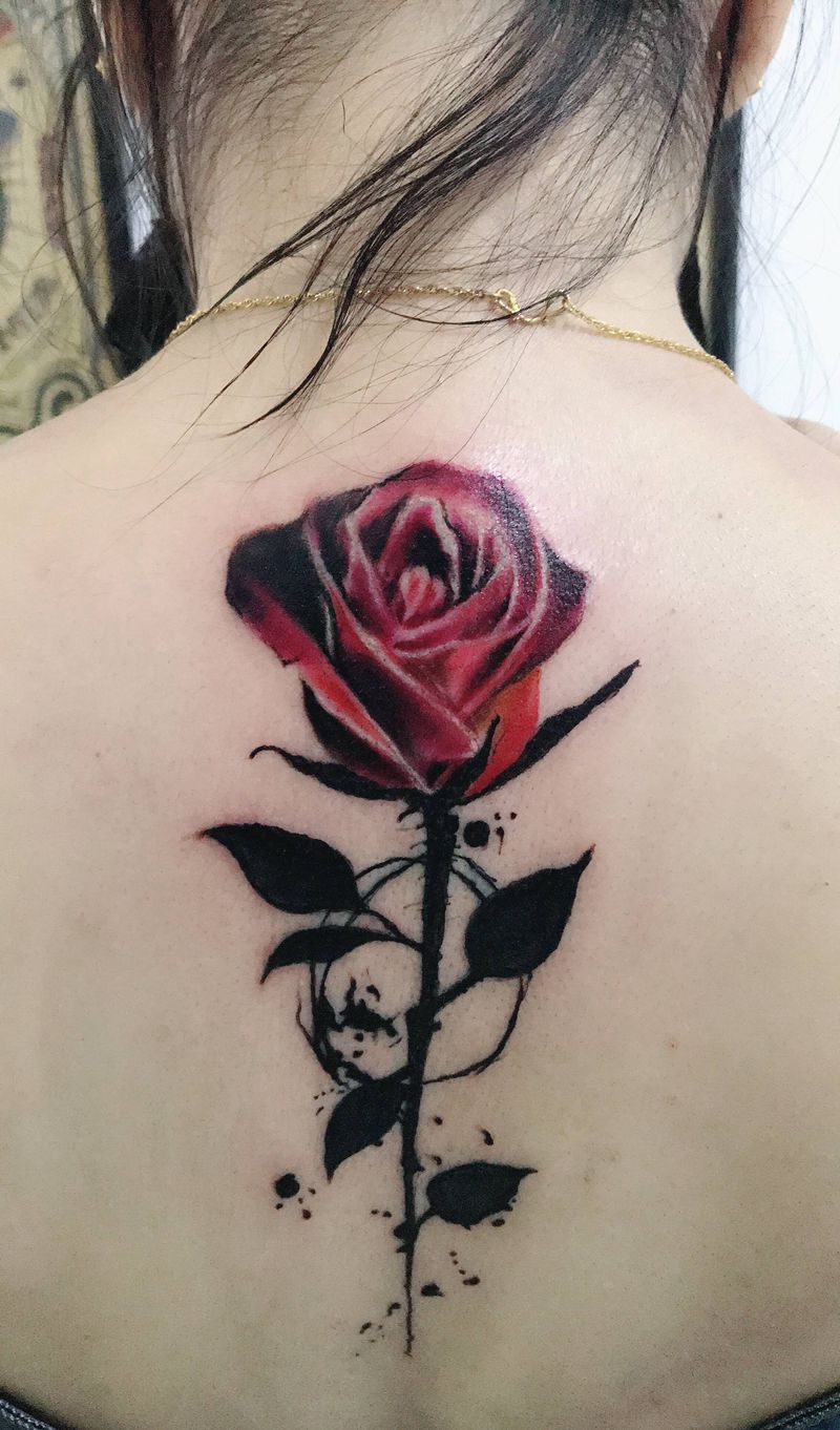 泼墨玫瑰纹身图片_手臂背部水墨New School泼墨玫瑰花纹身图案