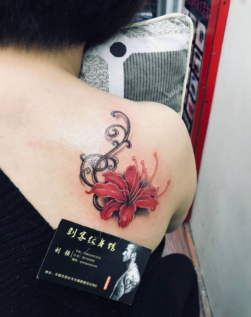 后肩唯美彼岸花纹身图片