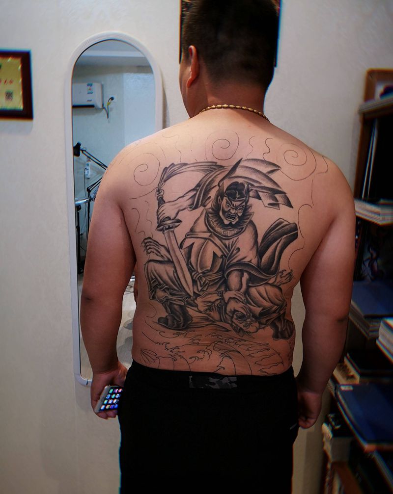 满背钟馗纹身图片_背部钟馗纹身图案