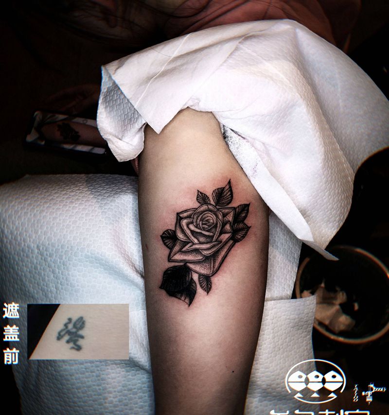 美女遮盖旧图纹身图片_手臂点刺遮盖纹身图案