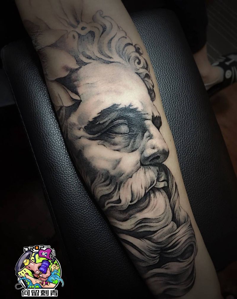 海王波塞冬纹身图片_手臂欧美写实海王波塞冬纹身图案