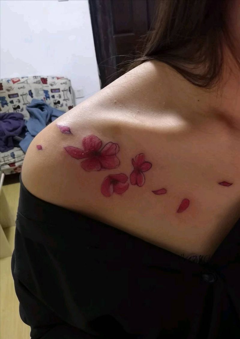 锁骨小花。第二张是买家拍的