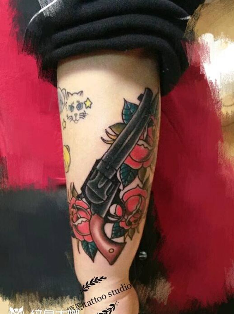 old school 枪花纹身图片_手臂欧美欧四姑成品纹身图案
