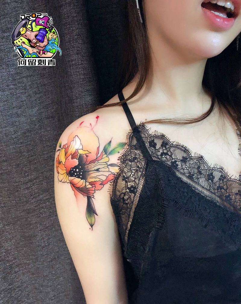 水墨风花卉纹身图片_肩部新传统水墨纹身图案