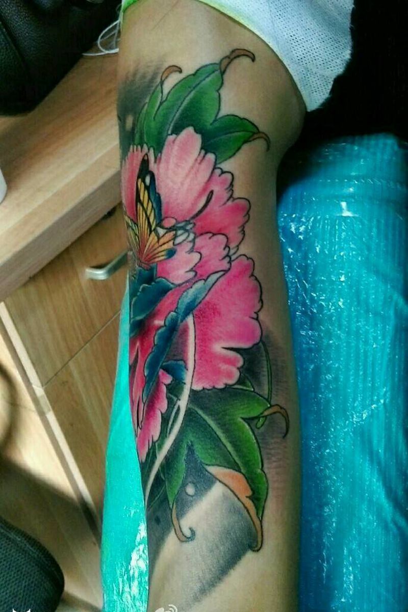 牡丹纹身图片_手臂传统成品纹身图案