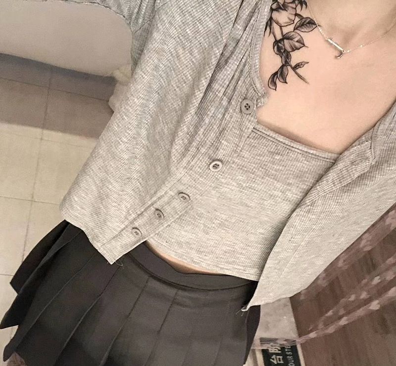 锁骨素花恢复纹身图片_肩部点刺锁骨素花纹身图案