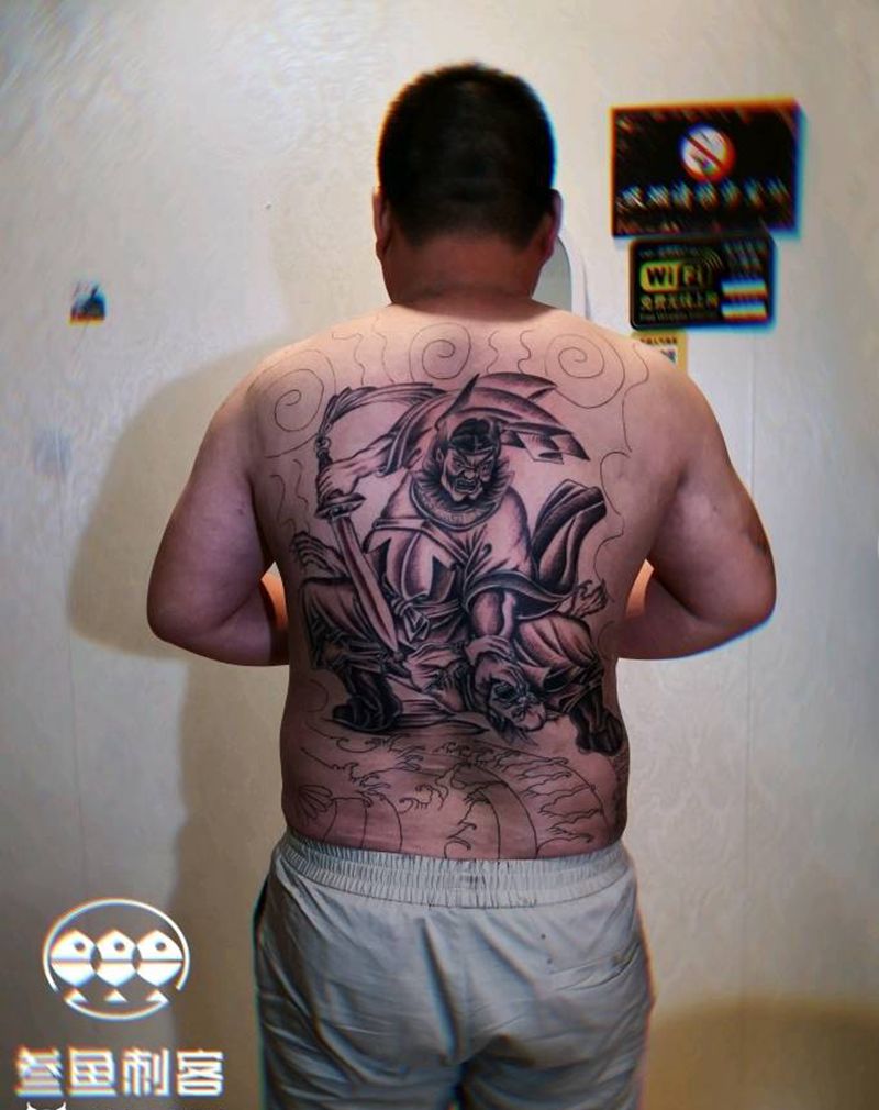 修改旧图满背钟馗纹身图片_老传统满背钟馗钟馗纹身图案