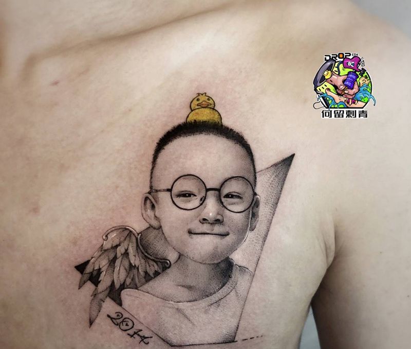 你的天使纹身图片_胸部欧美写实纹身图案