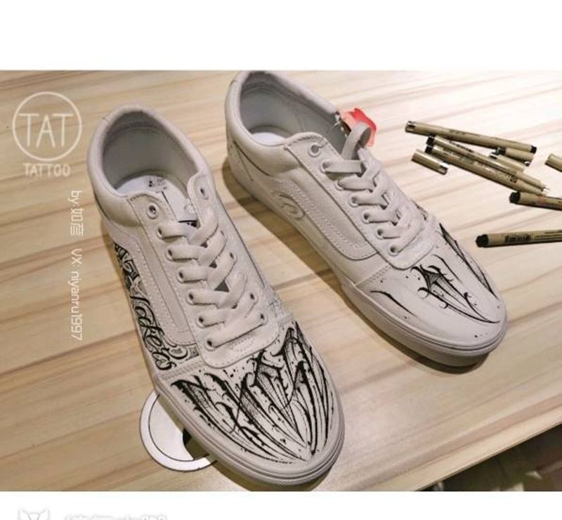 手绘vans定制鞋纹身图片_花体字纹身图案