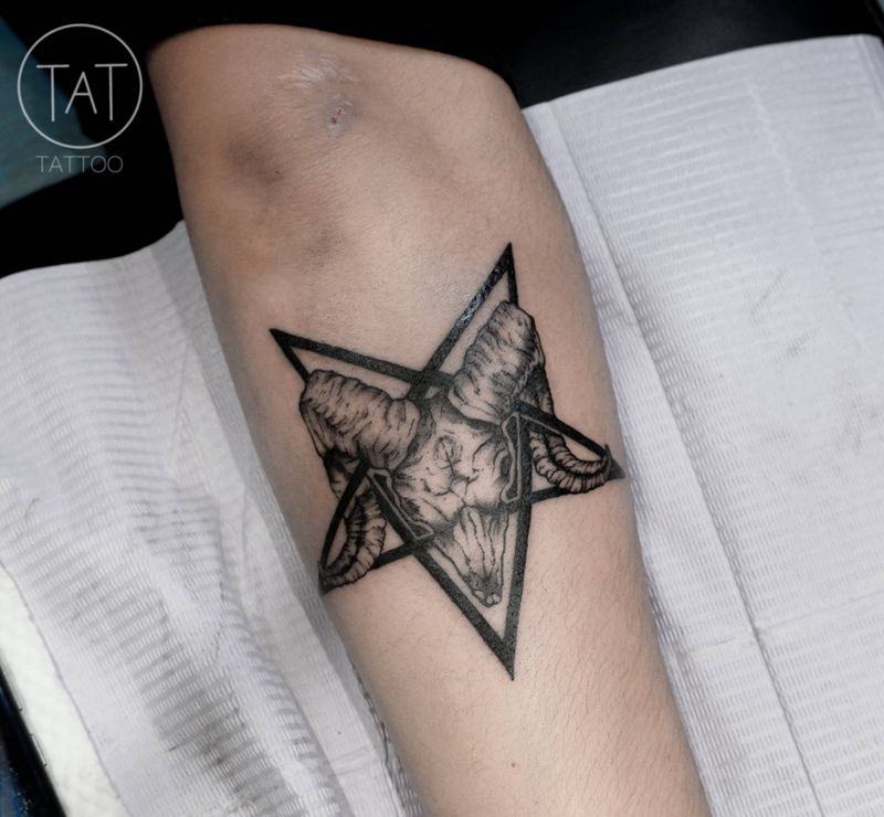 几何羊头纹身图片_几何纹身图案