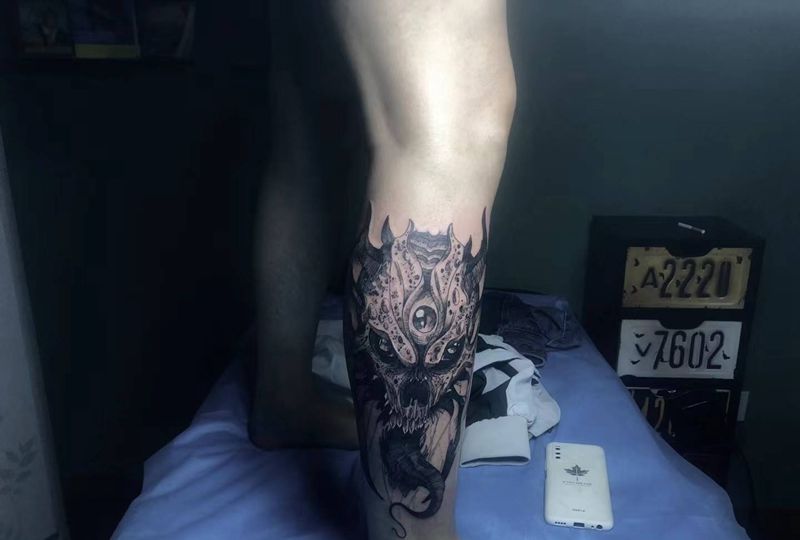 暗黑纹身图片_腿部纹身图案