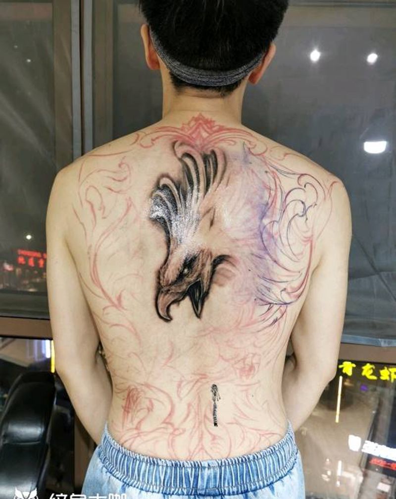 欧美满背凤凰纹身图片_欧美写实纹身图案